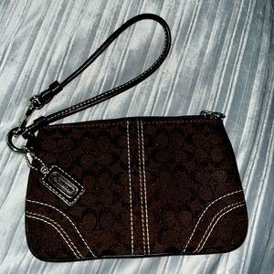 Small Coach wristlet brown, logo print